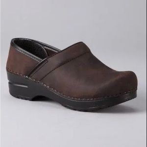 Dansko Professional Antique Brown Oiled Leather Clogs Size 38/8-7.5